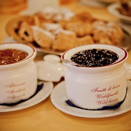 Hotel Carnia Венцоне Екстериор снимка