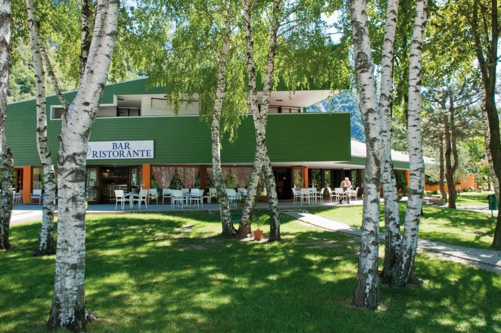 Hotel Carnia Венцоне Екстериор снимка