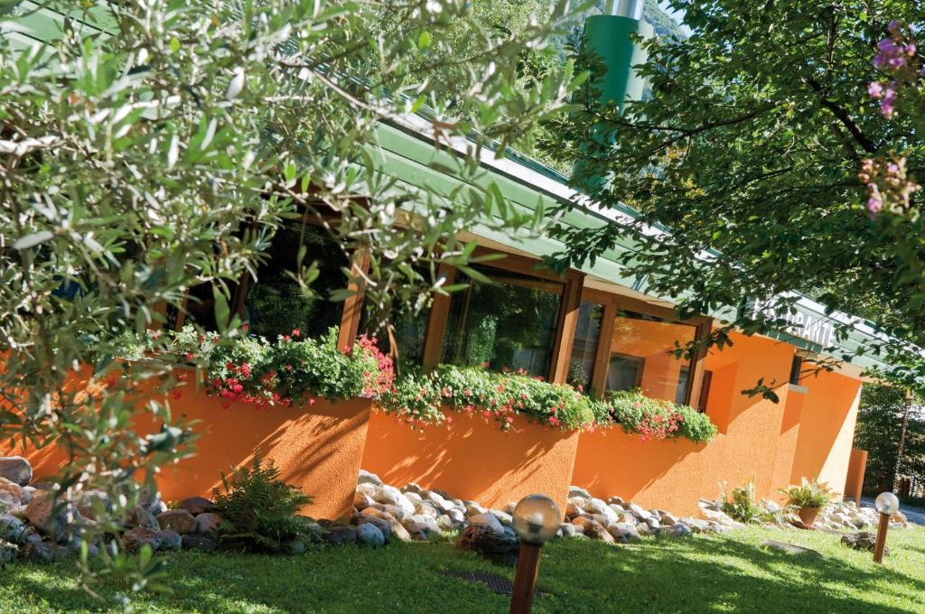 Hotel Carnia Венцоне Екстериор снимка
