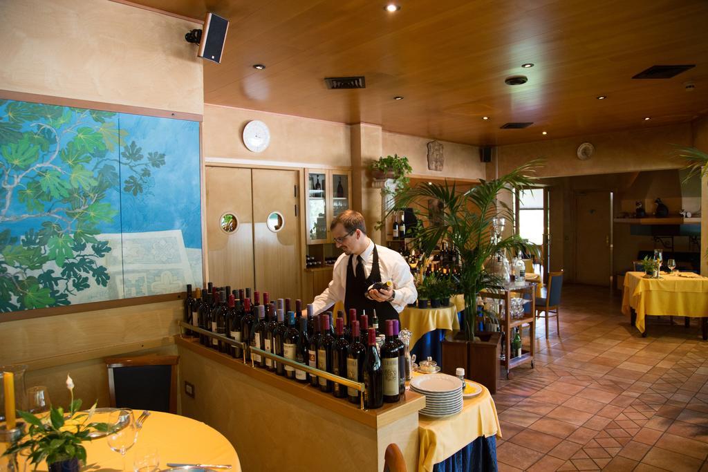 Hotel Carnia Венцоне Екстериор снимка