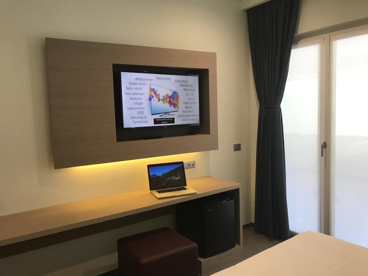 Hotel Carnia Венцоне Екстериор снимка