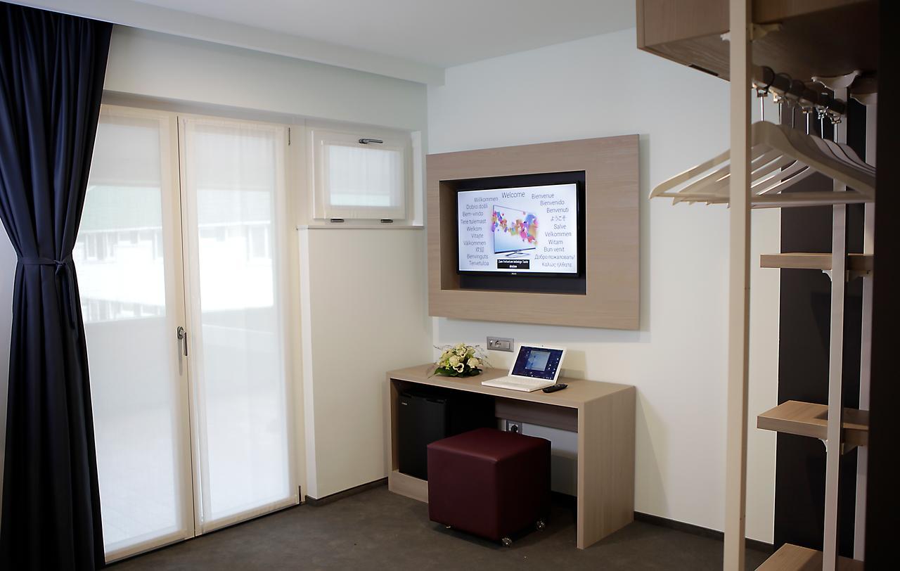 Hotel Carnia Венцоне Екстериор снимка